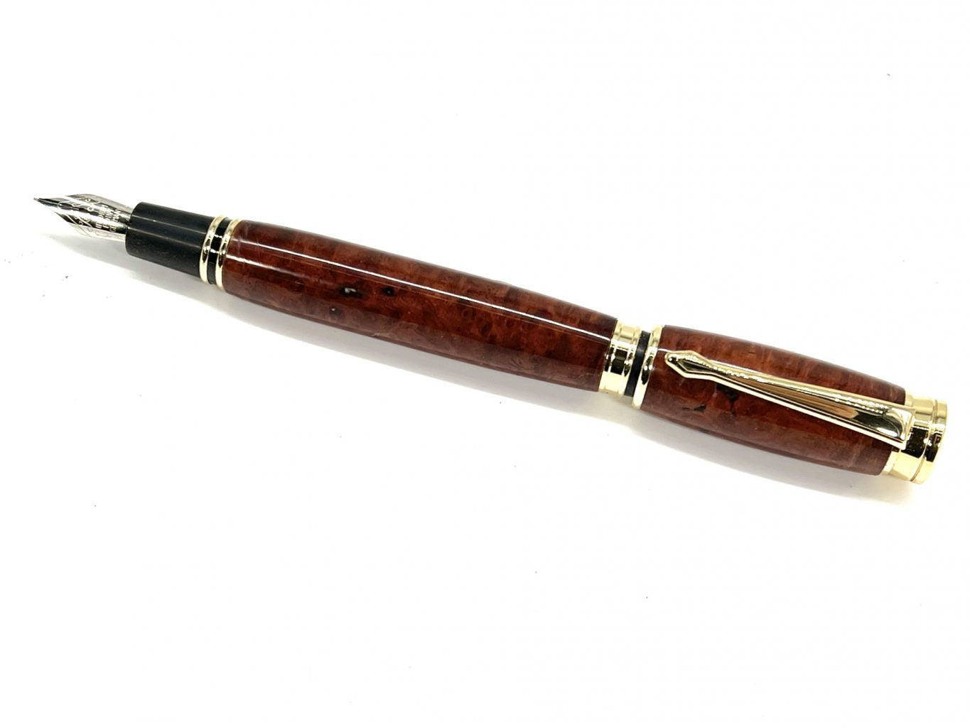MAGNETIC EXECUTIVE FOUNTAIN PEN-AMBOYNA BURL