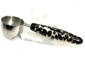 COFFEE SCOOP-COFFEE BEAN IN WHITE RESIN