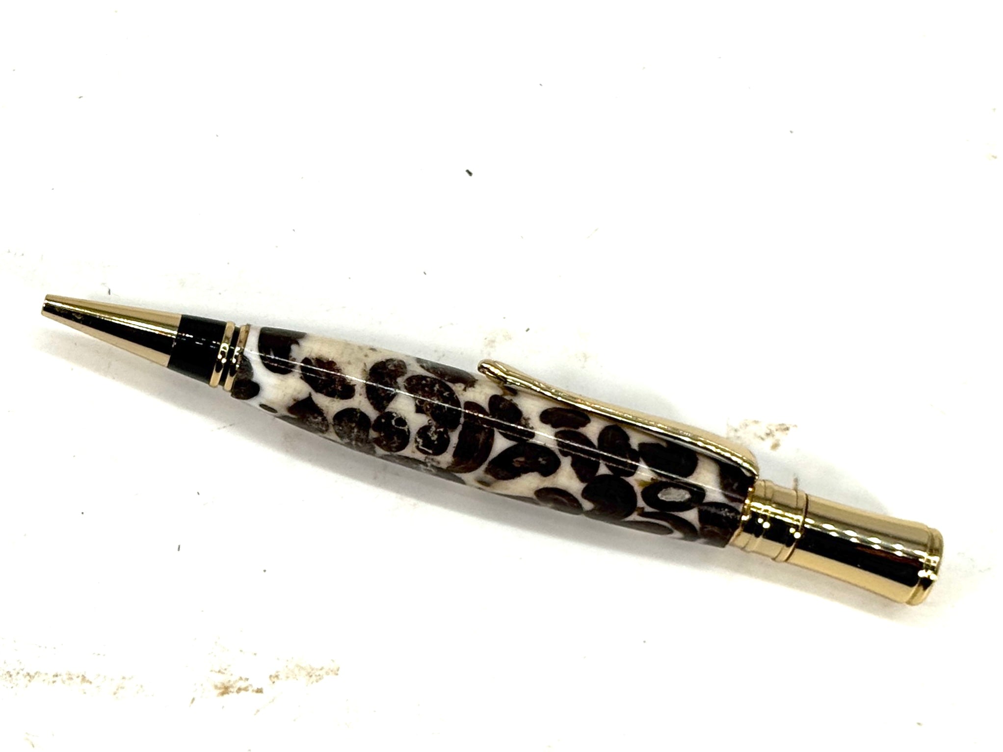 EXECUTIVE PEN – COFFEE BEAN IN WHITE RESIN