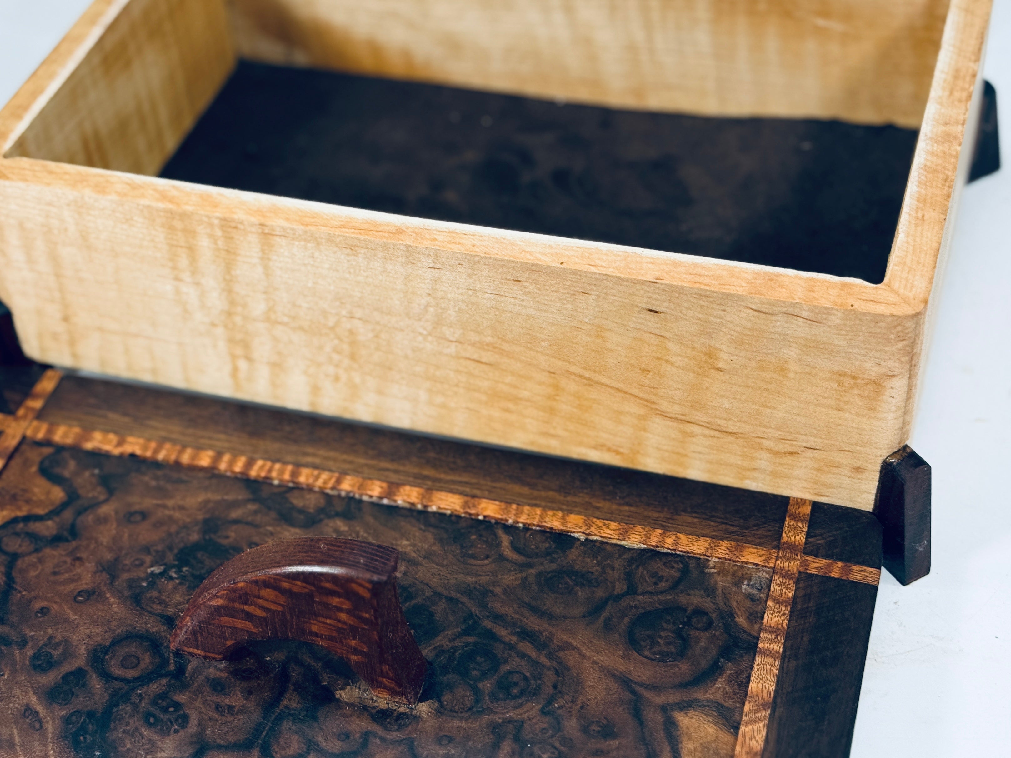 MV-1323 VALET BOX