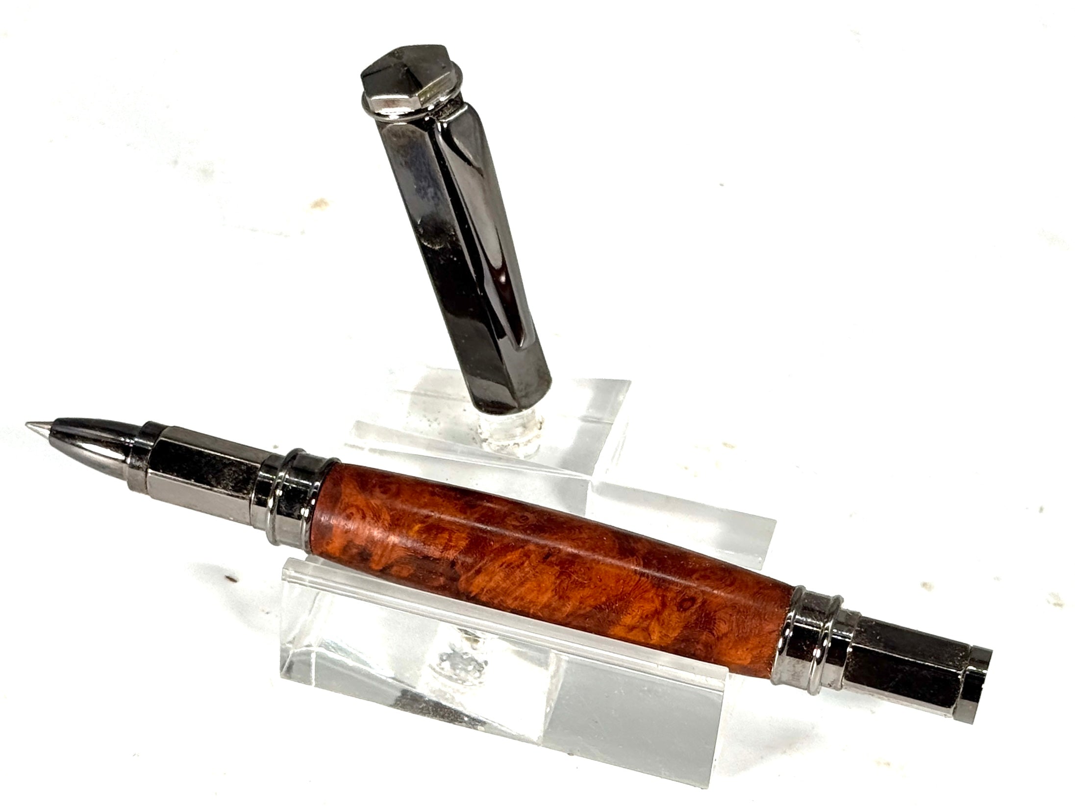 VERTEX ROLLERBALL PEN WITH MAGNETIC CAP -AMBOYNA BURL